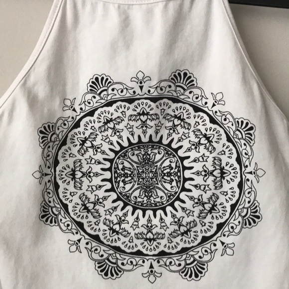 🌻4 for $20🌻 Aztec design crop top - Picture 4 of 4